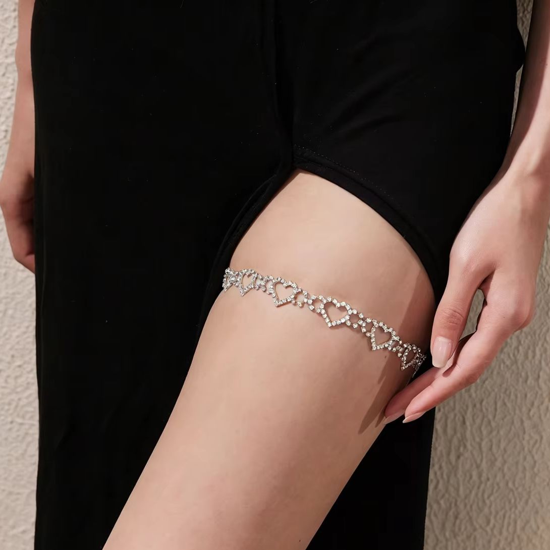 Body Jewelry Charms - Łańcuszek na nogę z serduszkiem, łańcuszek